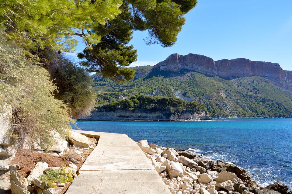 Côte de la mer Méditerranée dans le Sud de la France