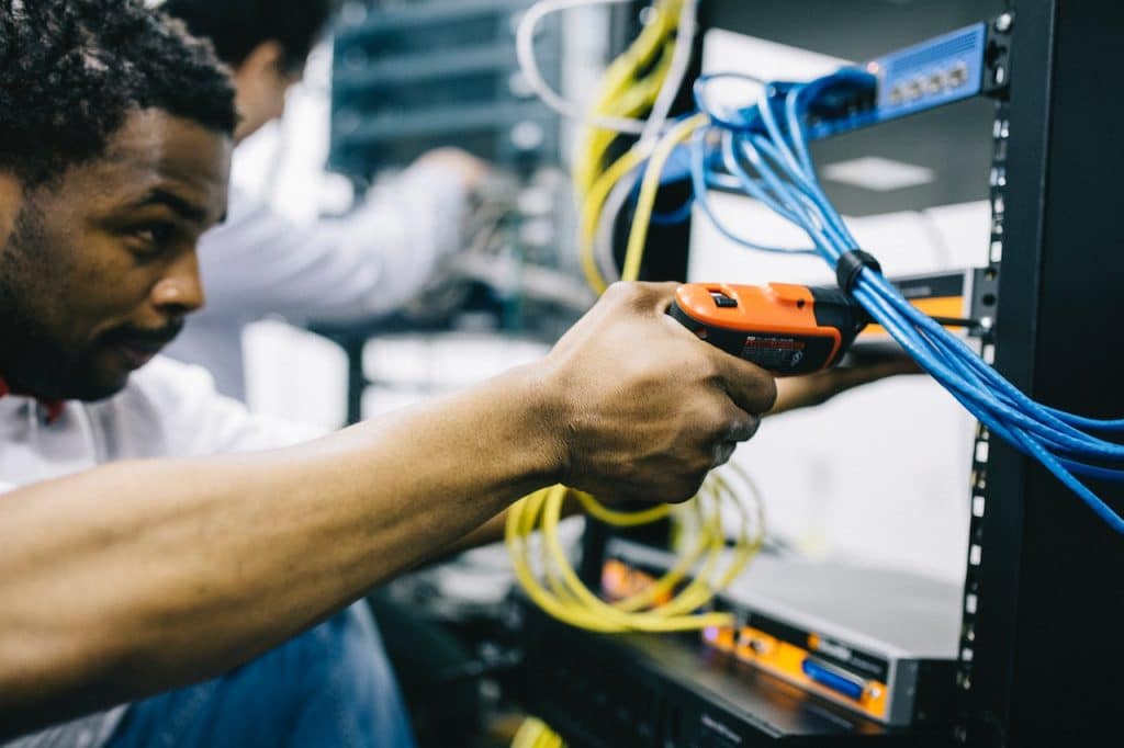 comment devenir technicien de maintenance informatique